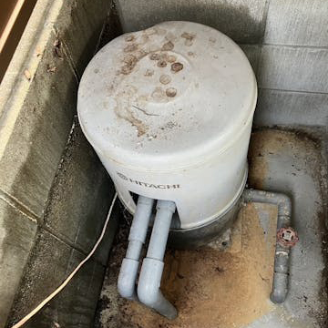 ポンプがこわれて井戸水が使えなくなっていました。
