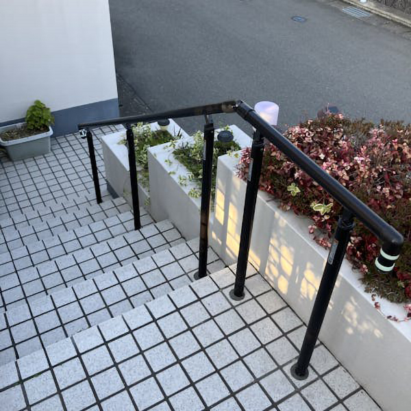 最小限に穴を開けて、モルタルで補修工事をするためきれいに仕上がりました。