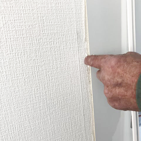 丸ノコでカット可能なので、施工現場でピッタリサイズに合わせます。