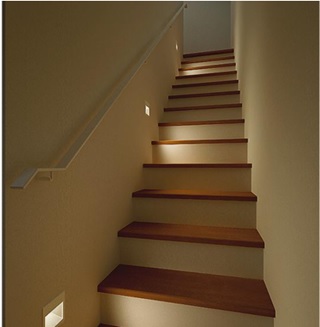 階段リフォームで夜の上り下りも安心・安全