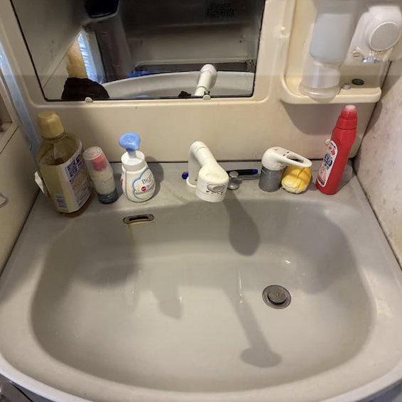 劣化して古くなっていました。