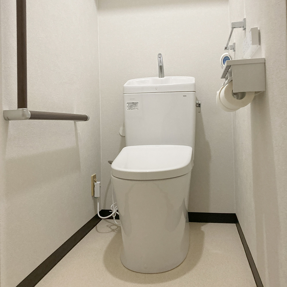 ​福岡市城南区 Y様邸 トイレ交換リフォーム | TOTO ZJ1で広々快適空間へ