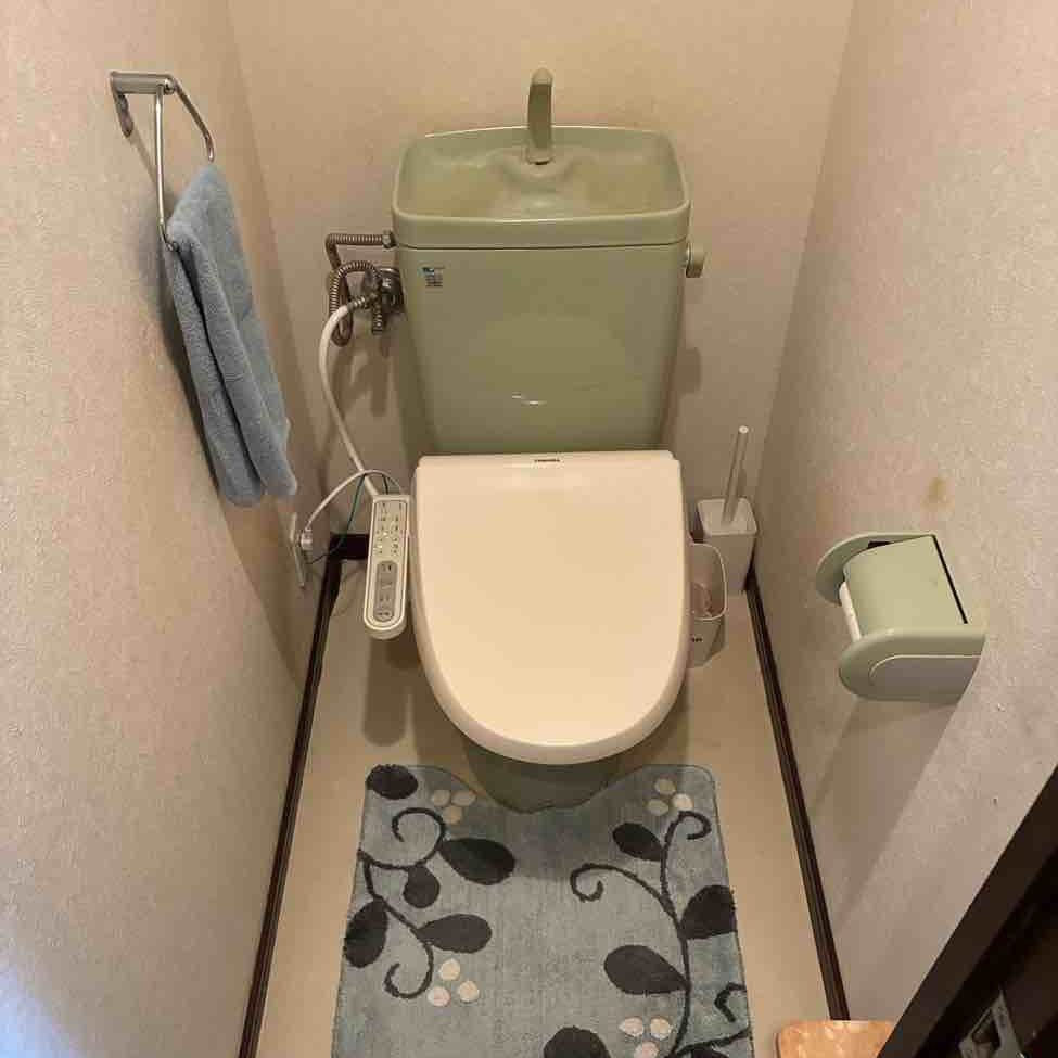 トイレは水漏れがおこっていました。