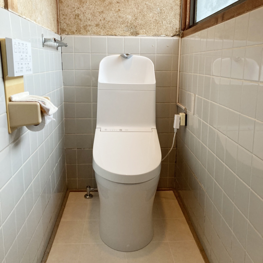 TOTO ZR1をセレクトしました。<br />
節水性の高い一体型で、汚れも付きにくく、お掃除しやすいトイレです。