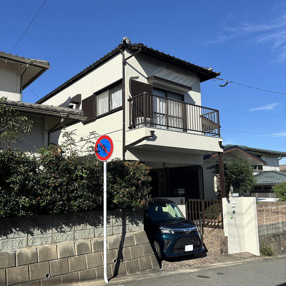 福岡市東区Ｔ様邸　屋根カバー・外壁塗装リフォーム工事｜軽くて耐久性あり！タジマ「ロアーニⅡ」