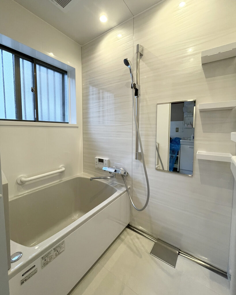 断熱性の高い浴室。<br />
<br />
ホーロークリーン浴室パネルで、清潔感が保てます。