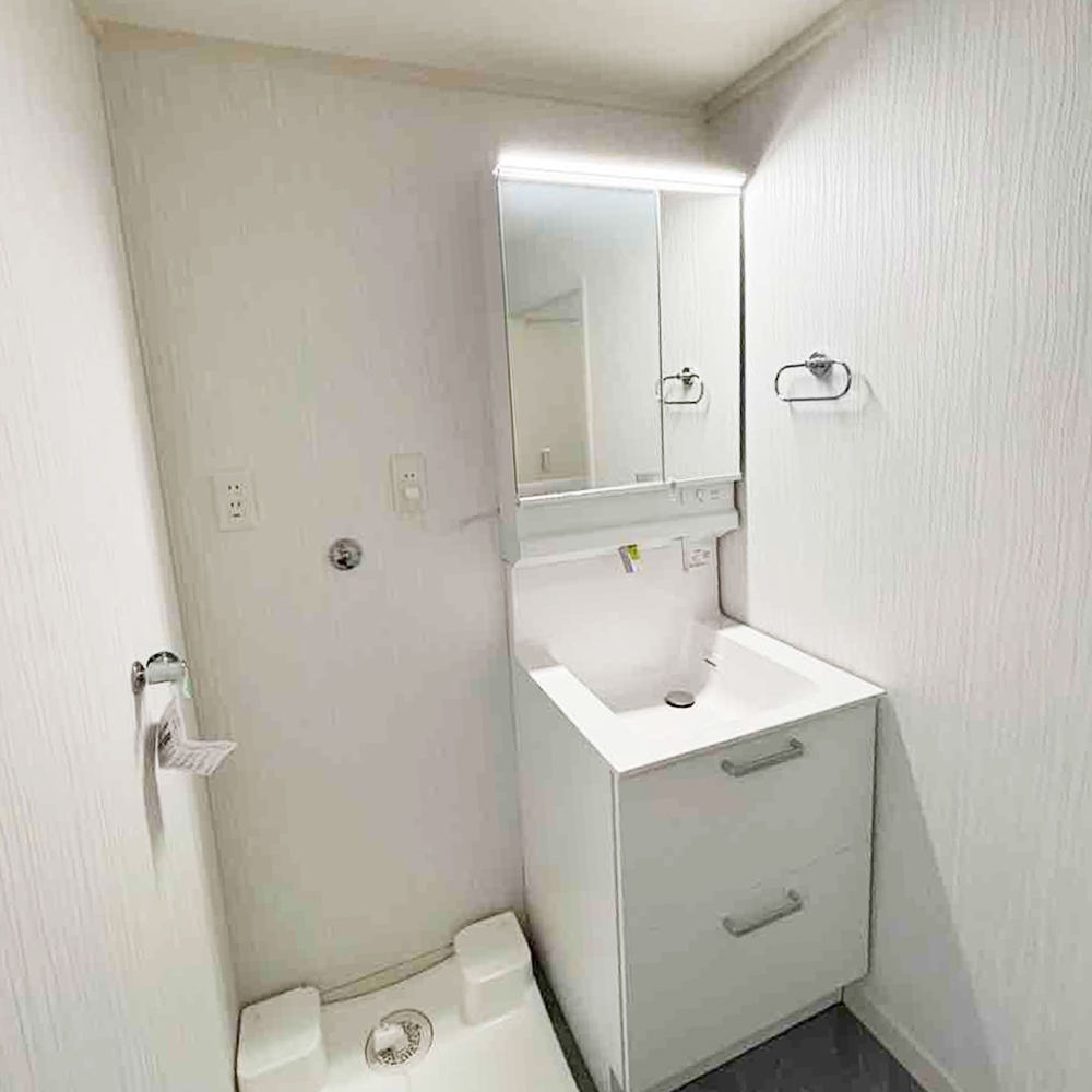 洗面台はTOTOオクターブライト。すっきりとした見た目とお手入れのしやすさが特徴で、清潔感のある洗面スペースに仕上がりました。