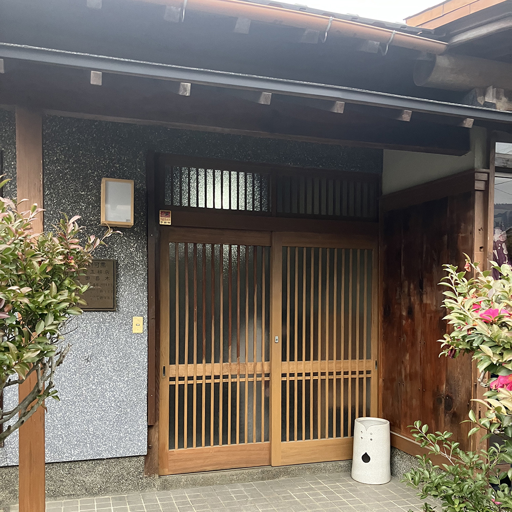 単板ガラスのため、すき間風が多くて寒かったそうです。