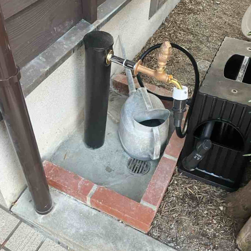 外部水栓と柱。解体して配管も新調しました。<br />
お客様が可愛い水栓を選ばれました。