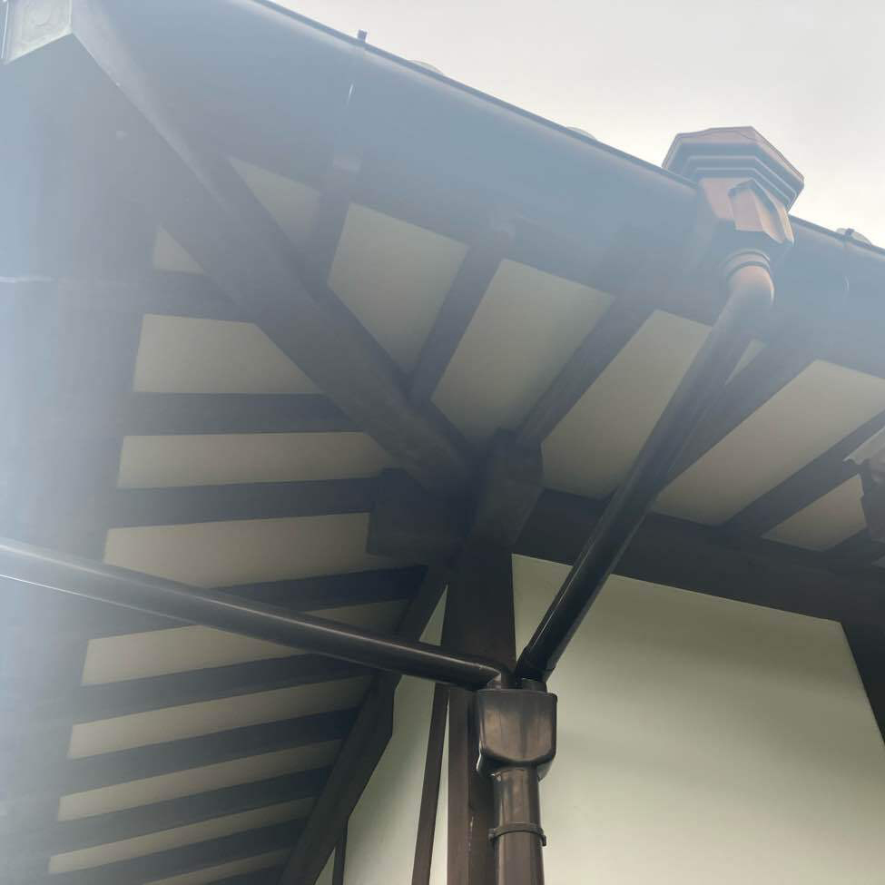 軒天や破風も傷みがみられました。