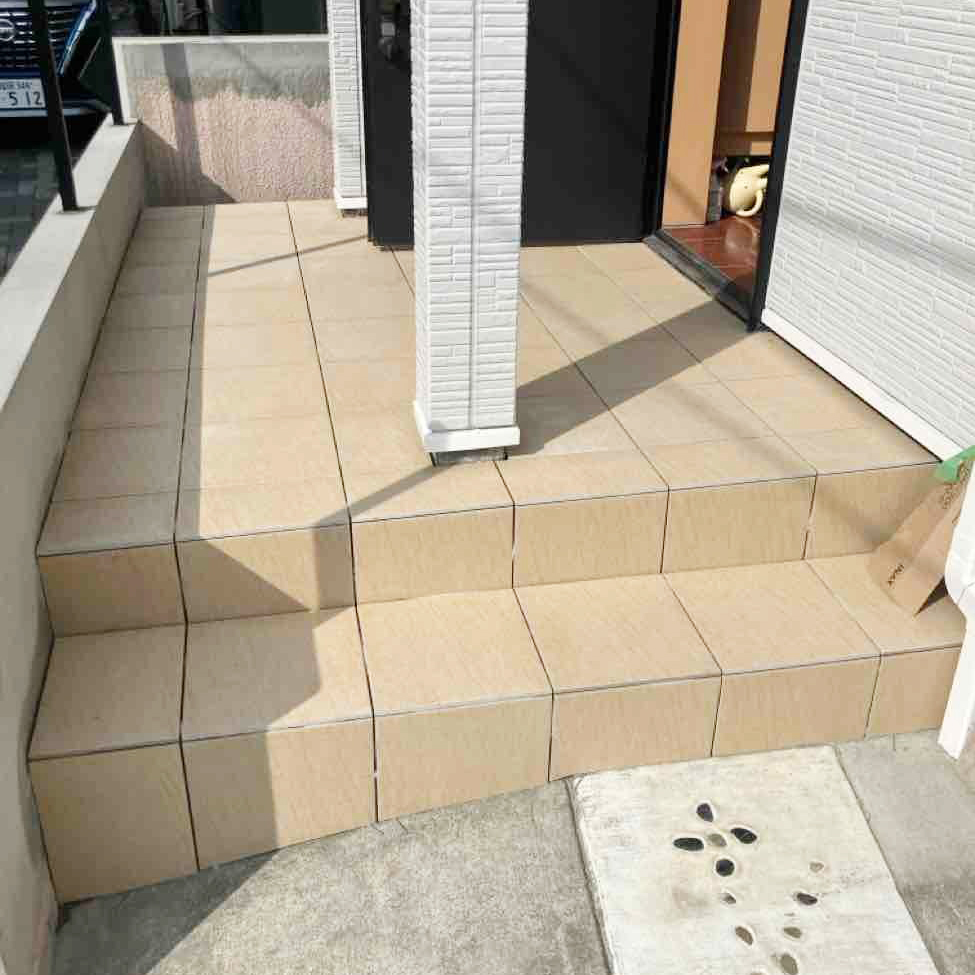 明るい南欧風のタイルで爽やかに。