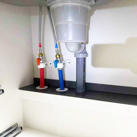 キッチン部分給水管を新設しました。