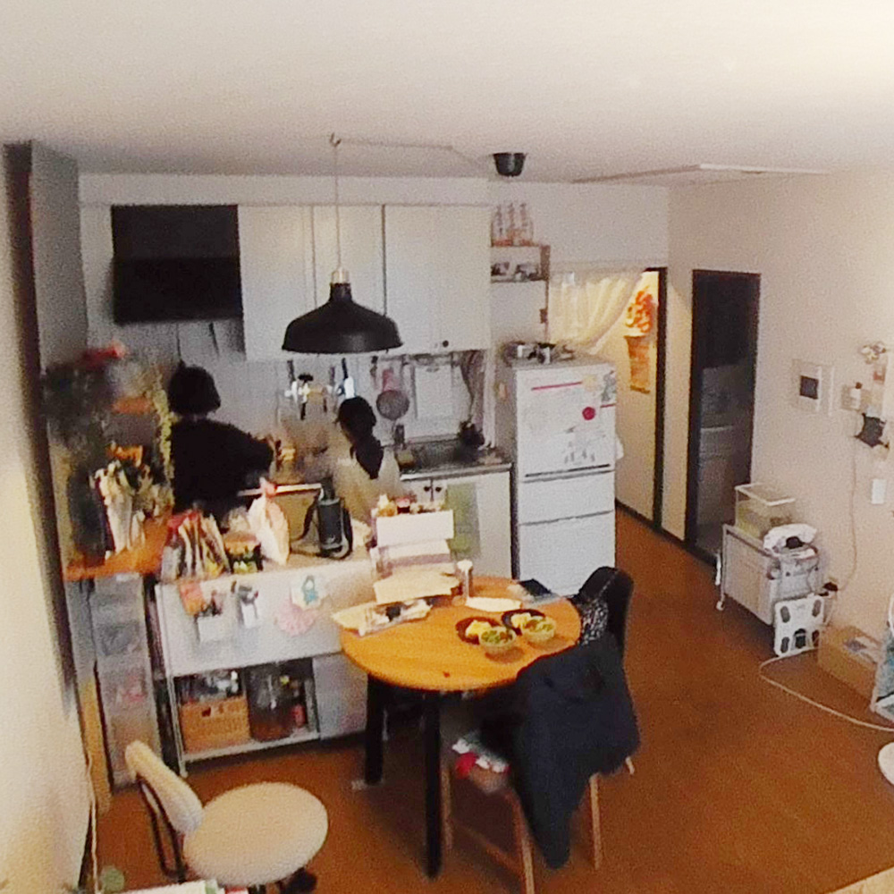 料理や洗い物の際には孤独を感じてたという壁付けのI型キッチン。<br />
奥様念願の対面キッチンへリノベーションします。