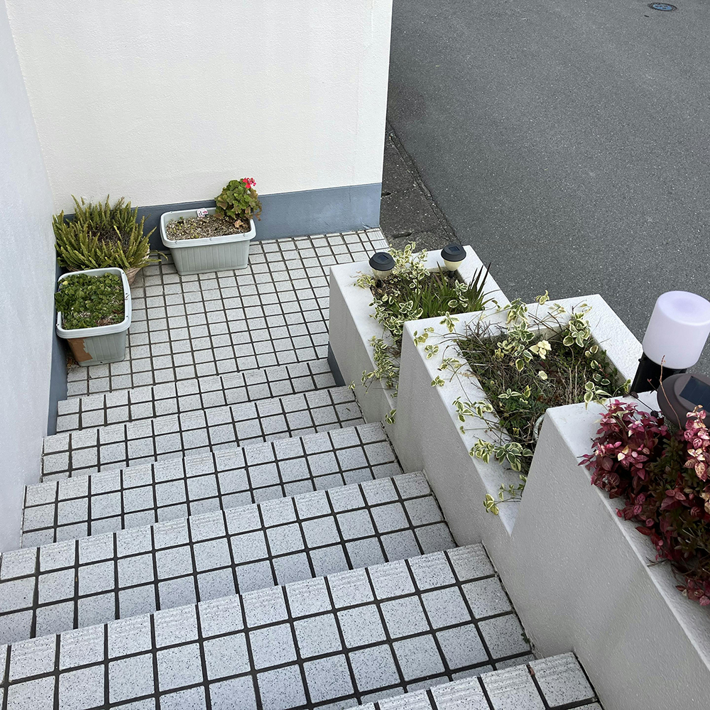 しかし、せっかくの階段に傷がつかないかもご心配されていました。