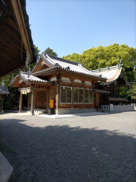 高台にある名島神社