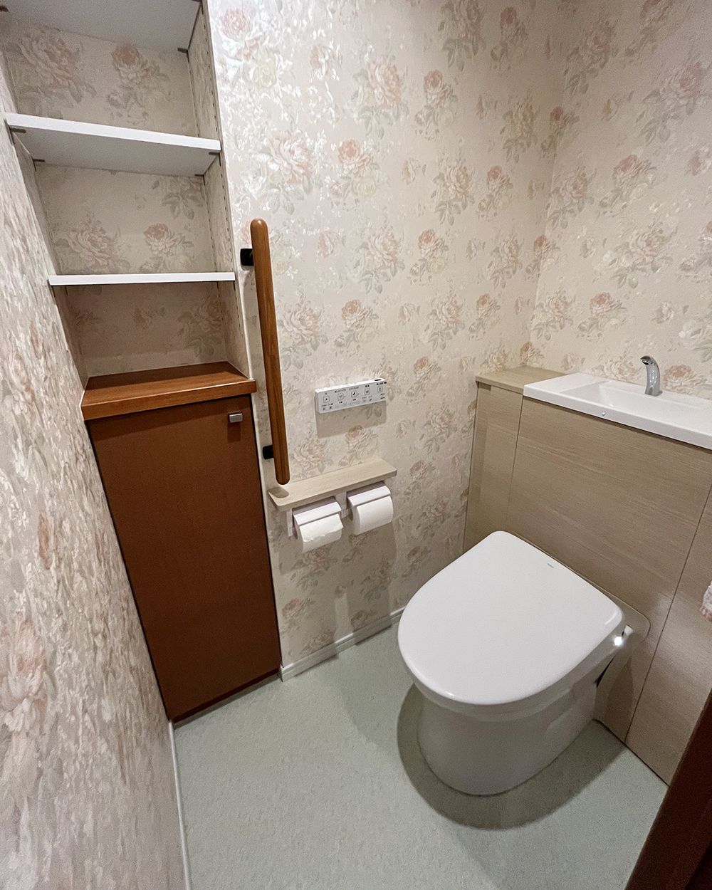 福岡県福岡市東区　Ｋ様邸　トイレ交換・洋室フロア張替・内窓取付リフォーム工事