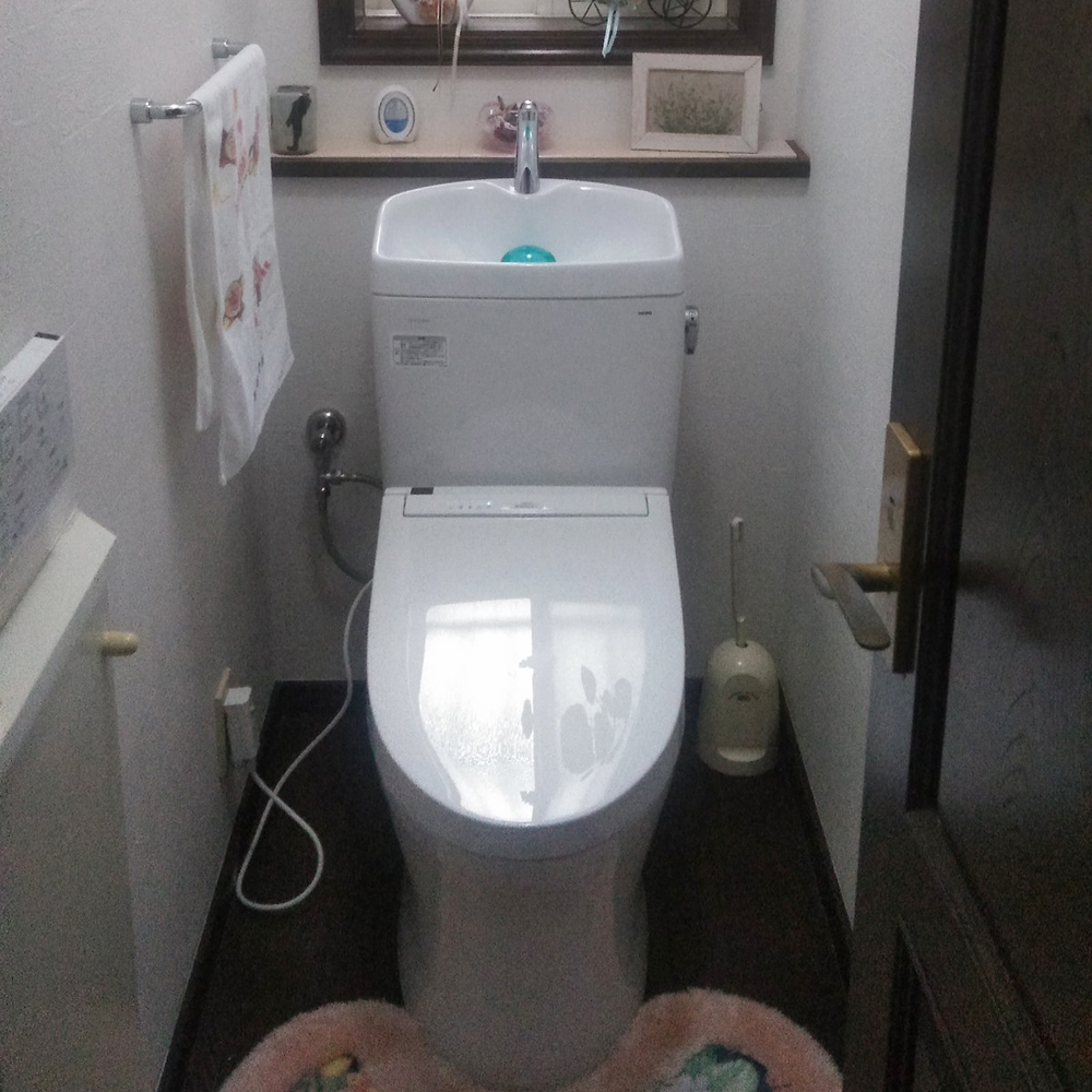 TOTOピュアレストQRとウォシュレットS1Aの組み合わせトイレを施工させていただきました。<br />
ウォシュレットは機能が充実し、壁リモコンのS1Aをセレクトしました。