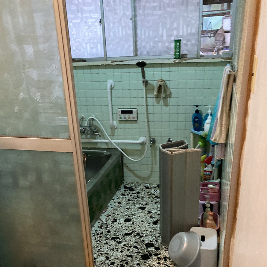 築50年で老朽化が目立つと感じたリフォーム前の浴室。