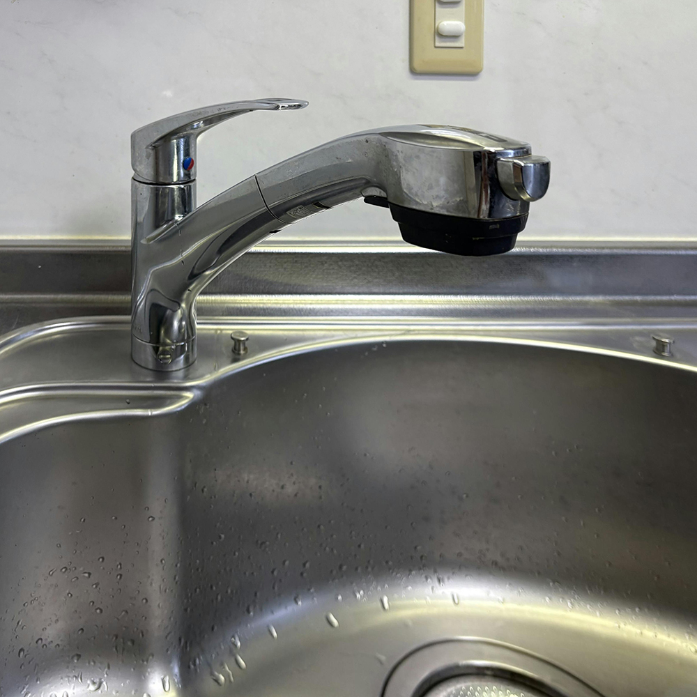 レバーを閉めてもポタポタ水がたれてくることが、とても気になっておられました。