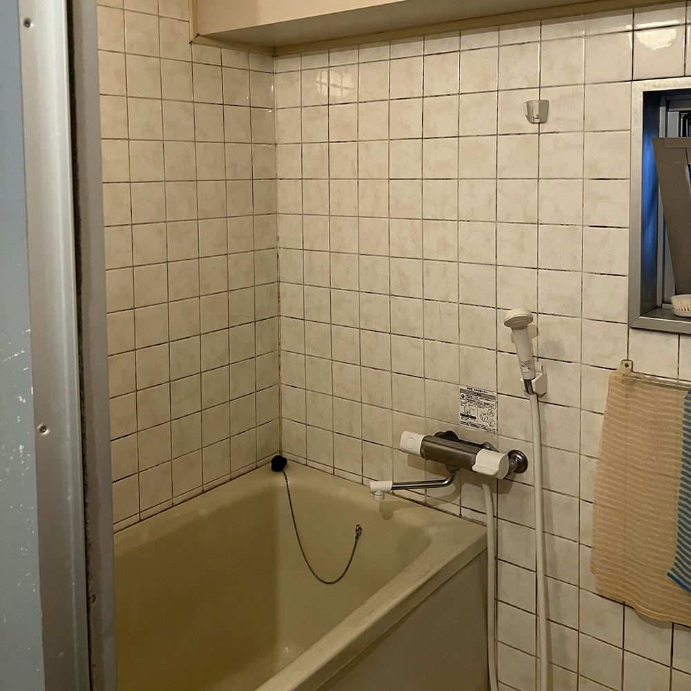 老朽化して、目地がかなり目立ってきていました。