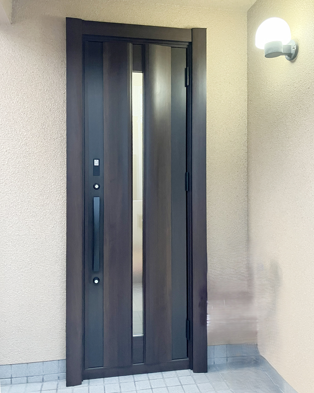 糟屋郡宇美町Ｈ様邸　玄関交換リフォーム工事｜LIXIL「リシェント」