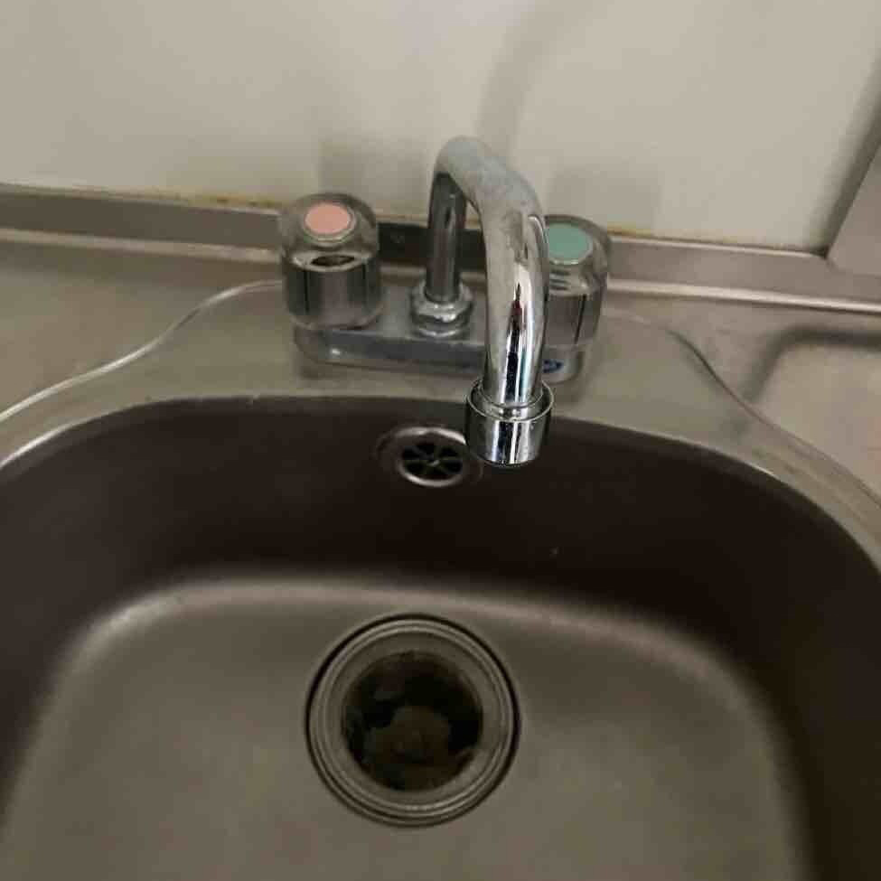 パッキンの劣化により、水の止まりが悪い状態でした。