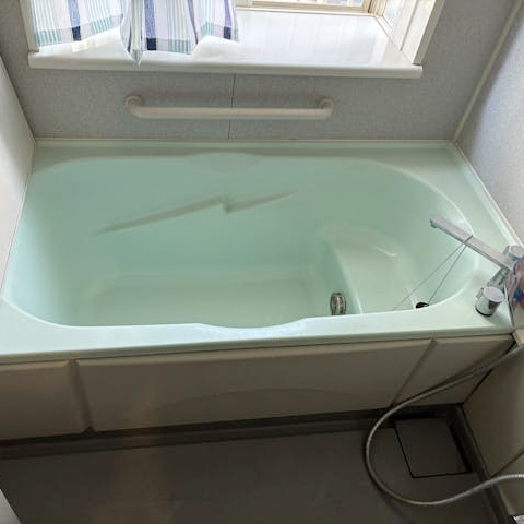 劣化して古くなっていました。