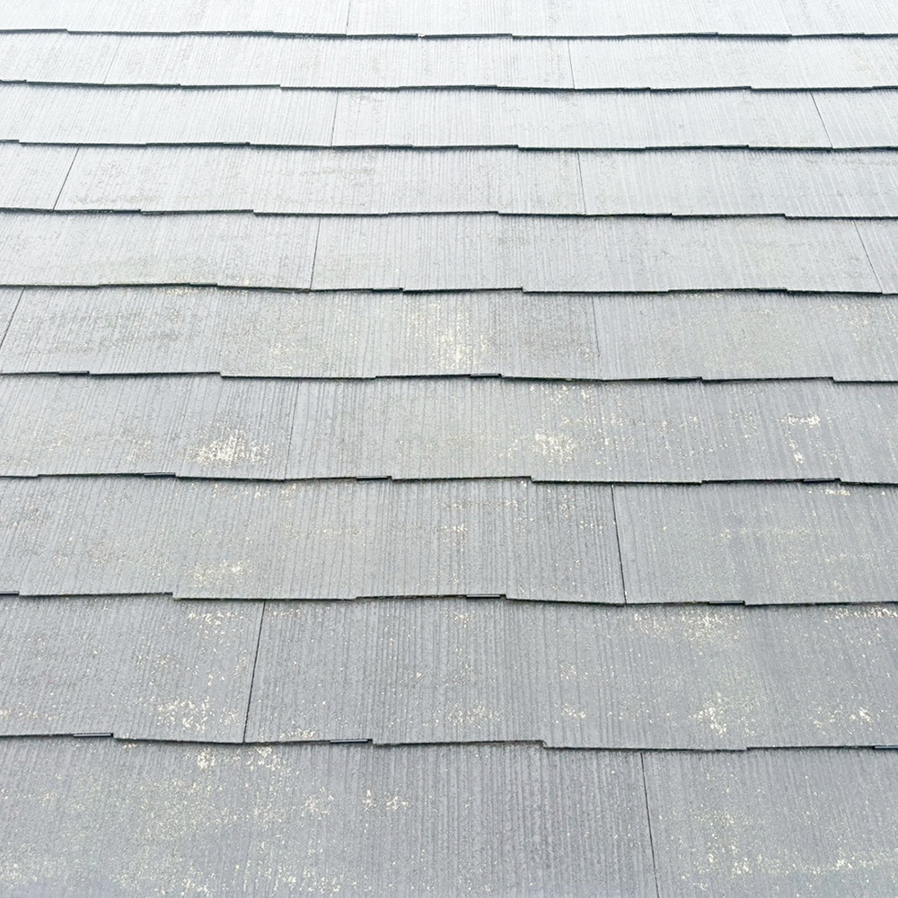 雨漏りや内部結露、屋根材の劣化を防ぐ補助部材のタスペーサーを施工