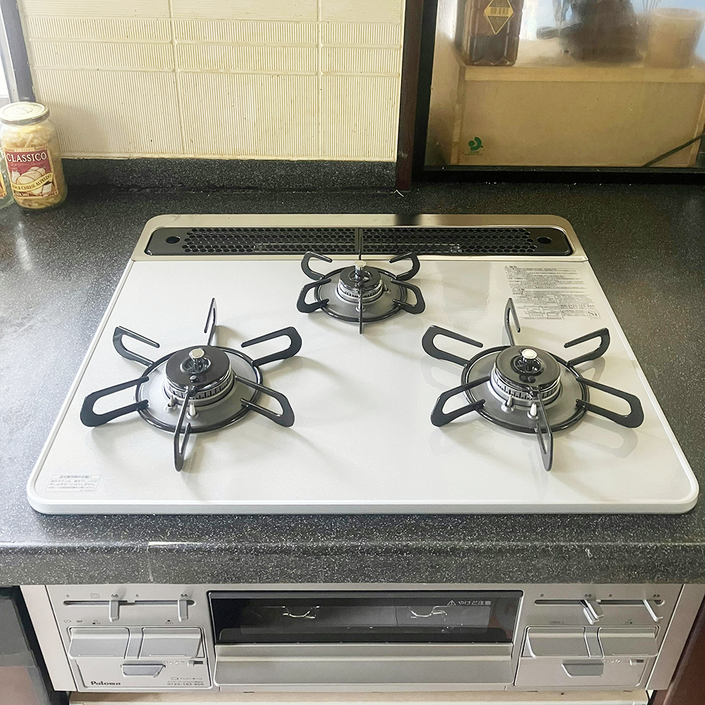 キズがつきにくいハイパーガラスコートトップを採用し、汚れがサッと拭き取れるパロマの「リプラ」を採用。お掃除もラクになります。