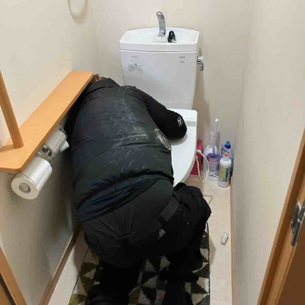 既存トイレ撤去中