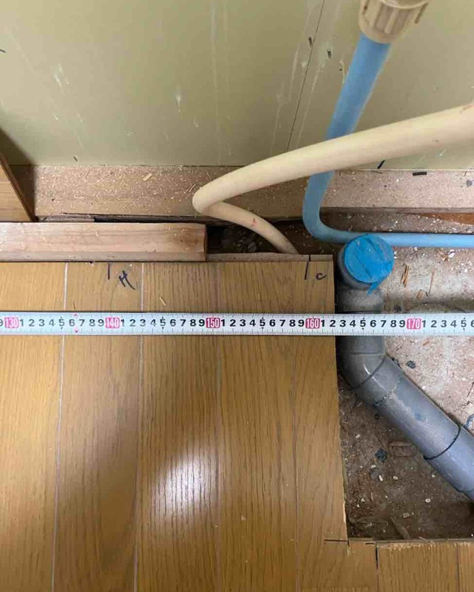 給水・給湯・排水を新しいキッチンの位置へ移設