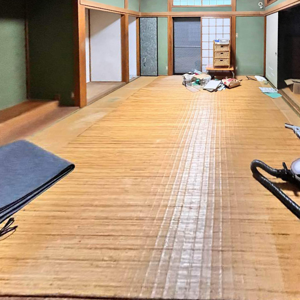 施工前。和室に籐のカーペットを敷いて使っていました。