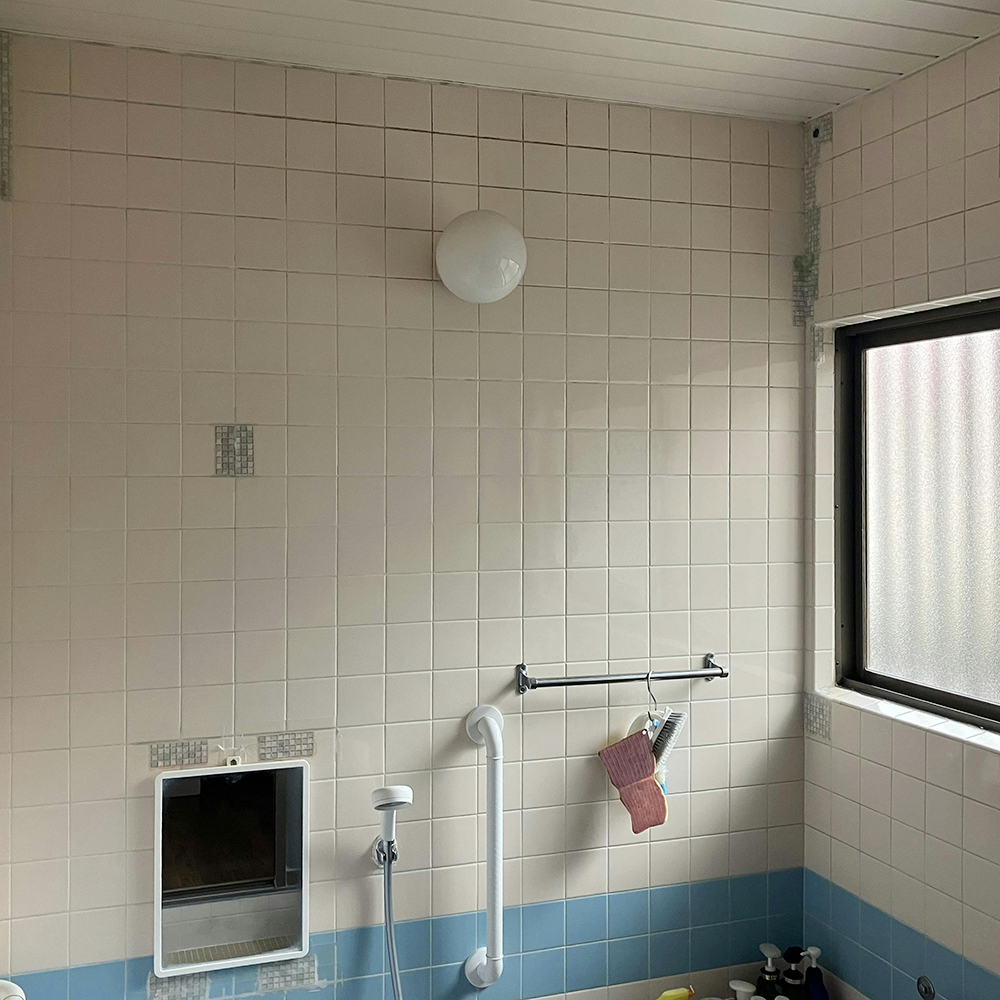 タイル張りの浴室のため、寒さが堪えました。