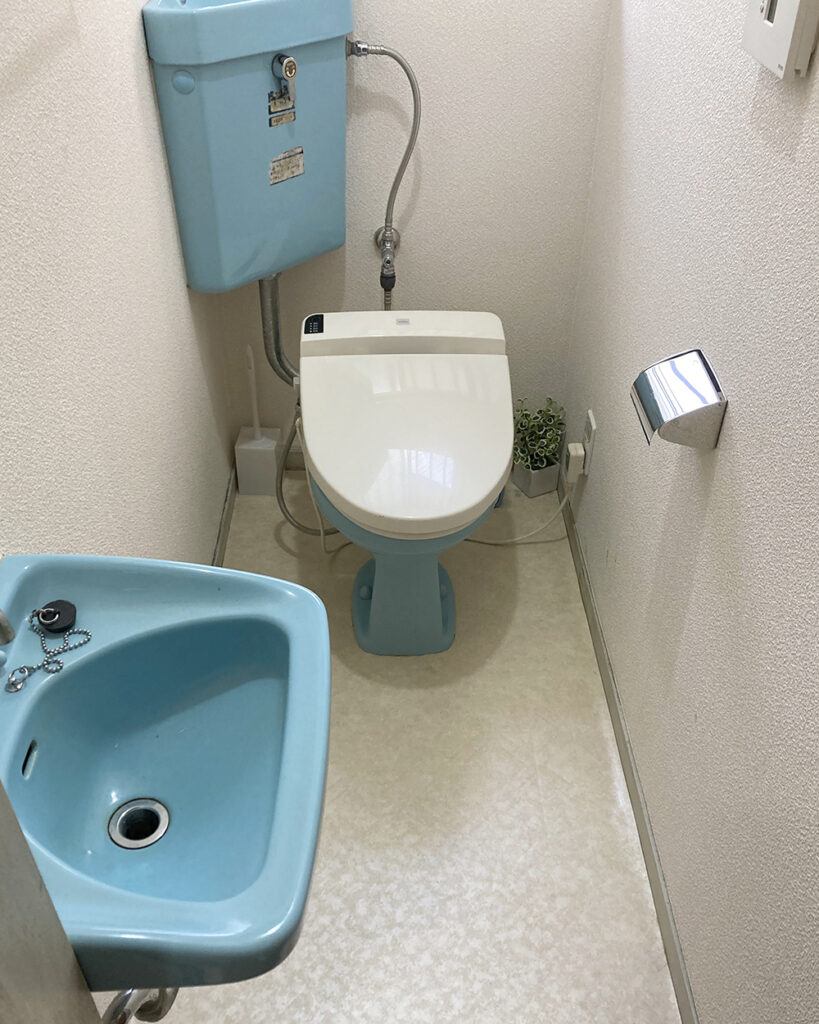 築40年。<br />
トイレの設備や内装も経年劣化が気になり、リフォームをすることに。