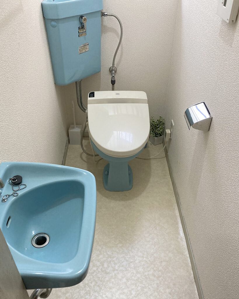 築40年。<br />
トイレの設備や内装も経年劣化が気になり、リフォームをすることに。