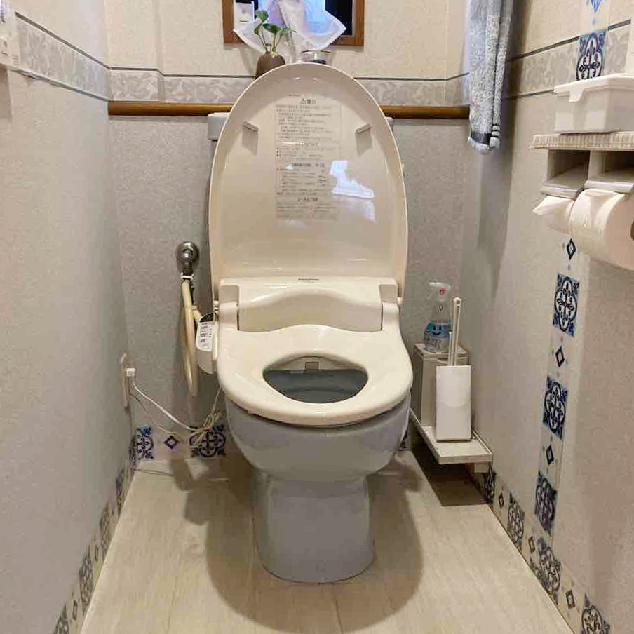 便座が割れてしまい、これを機にトイレ全体のリフォームをすることに。