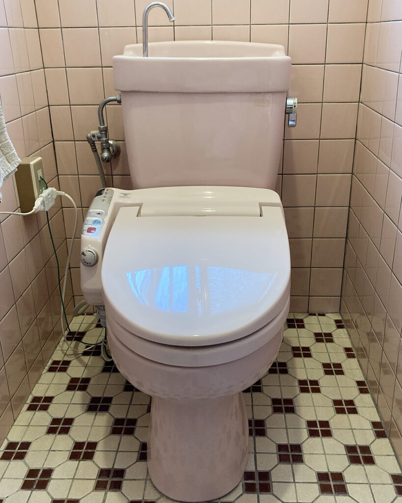 築年数40年で、トイレ設備も古い状態でしたので、リフォームを決意されました。