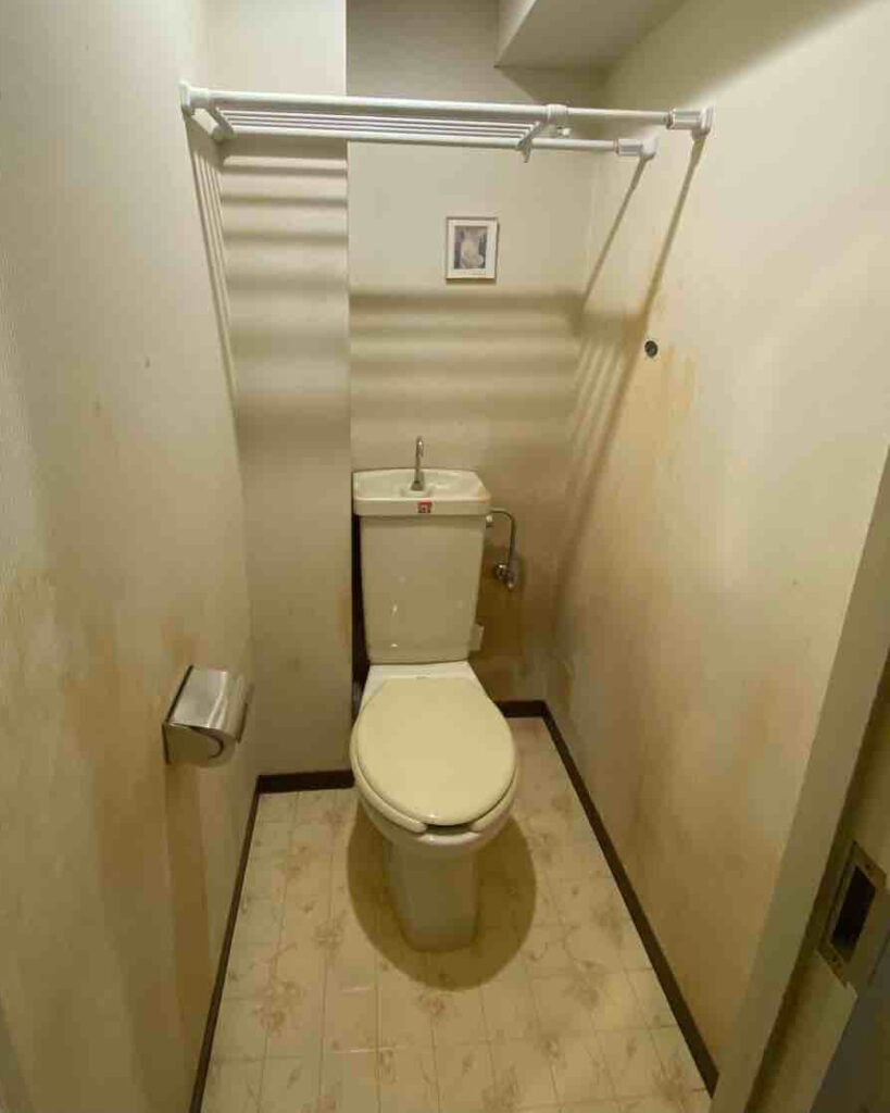 取替前のトイレ。