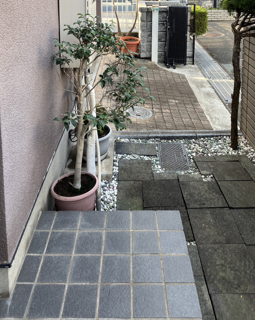 駐車場にいくのにも昇り降りが厳しそうな状況でした。