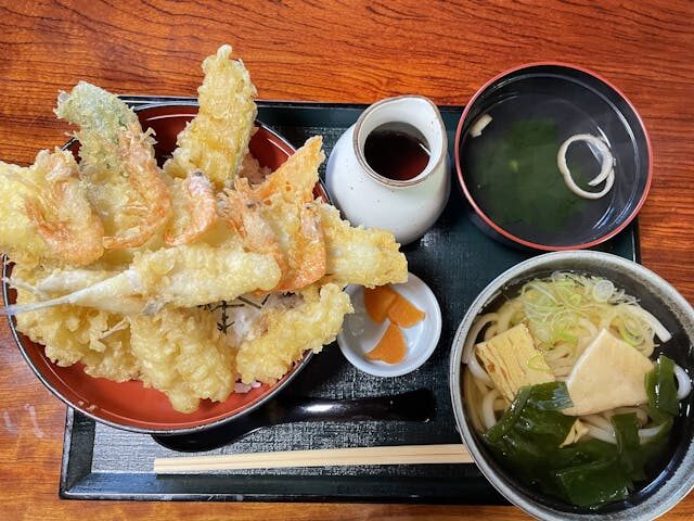 おしゃれな外観で温かい先輩がいる志免店に配属