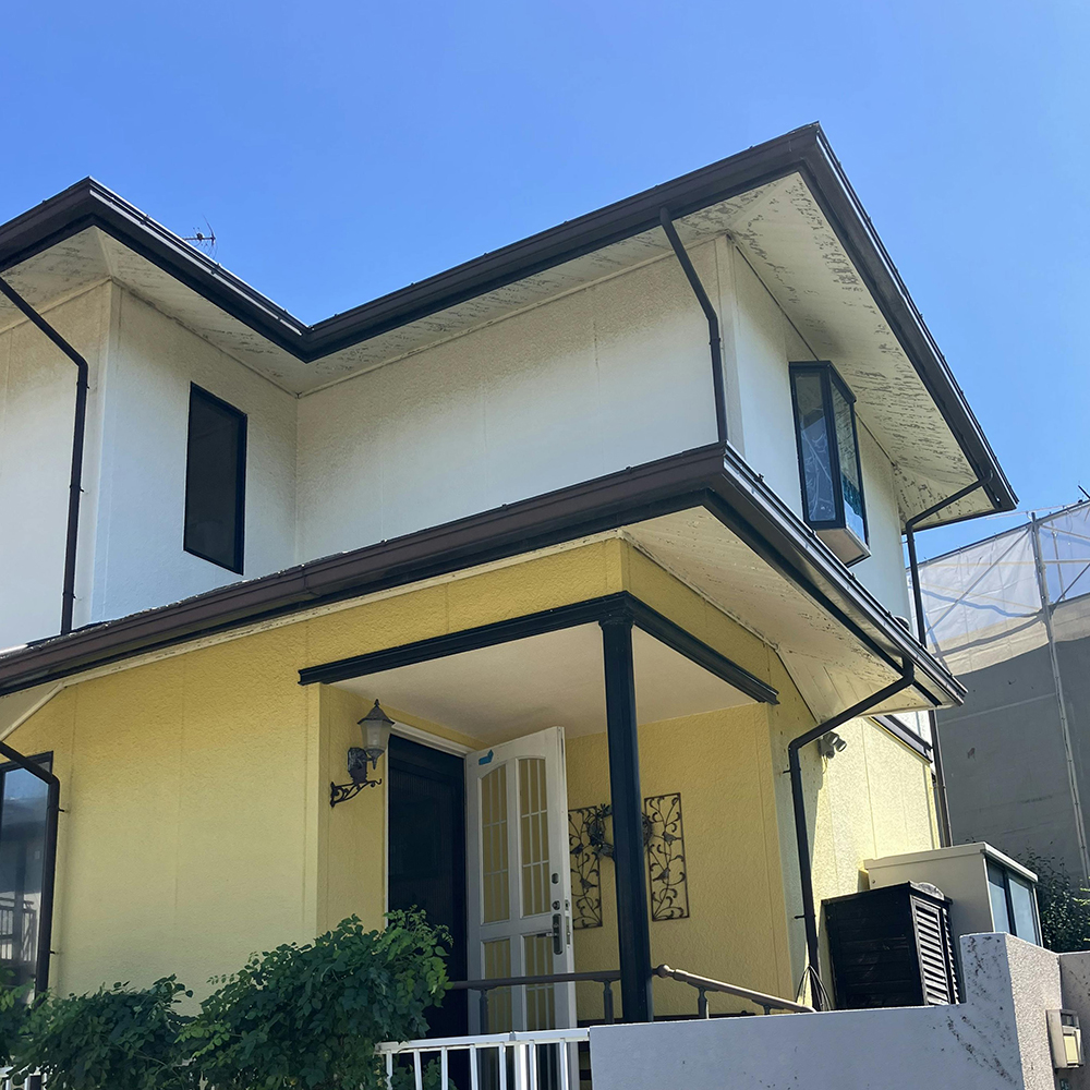 点検して屋根が想像以上に傷んでいた事、軒天が激しく傷んでいたことがきっかけです