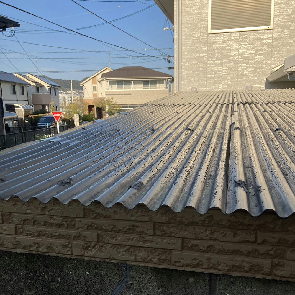 波板が劣化してきたため、交換したいと考えておられました。