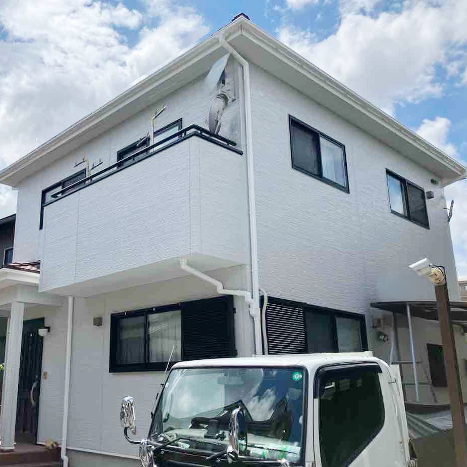 日本ペイントのハイブリッド無機系塗料グランセラトップを使用。
<br>塗り替えることで、家の価値も生まれ変わります。