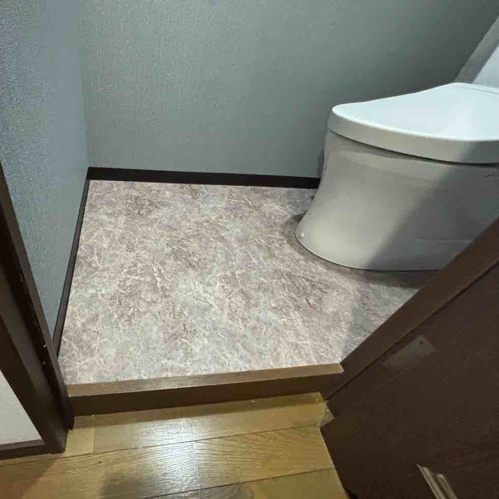 落ち着いた雰囲気のトイレになりました。