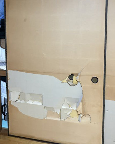 お孫様が破ってしまわれて、お困りでした。