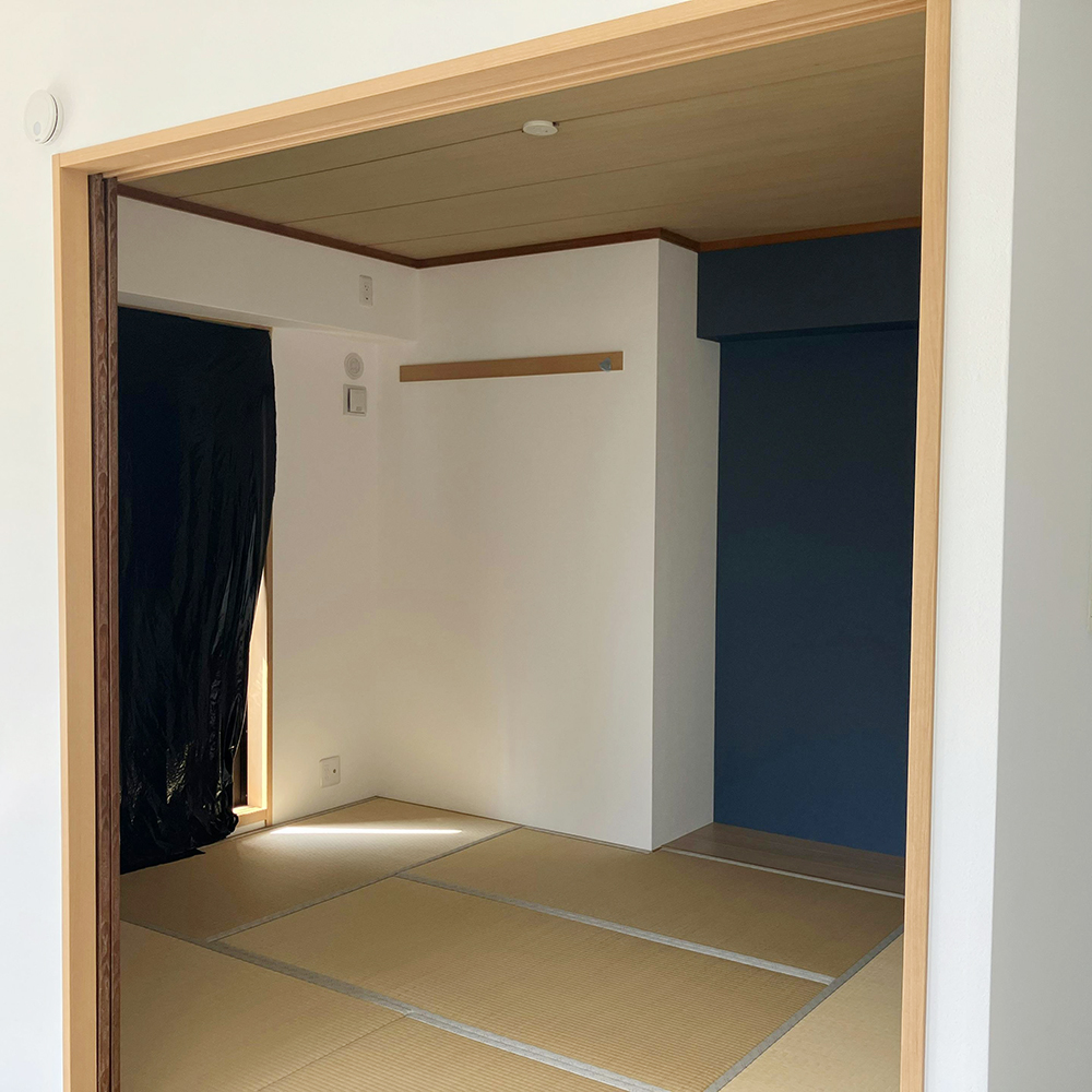 リビングの隣に壁で区切られた和室がありました。