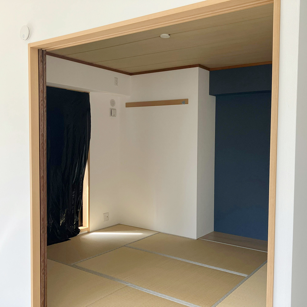 購入されたマンションには和室がありましたが、使わないのでリビングを広く使いたいと考えられました。