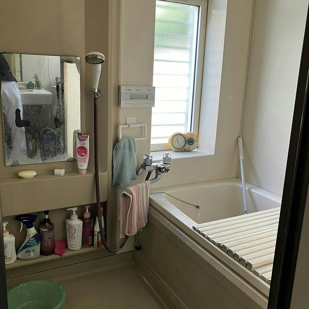 築35年で経年劣化が目立っていました。