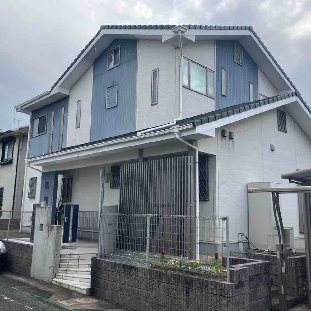 破風板の劣化・屋根材の割れ・外壁の痛みなどすべての情報を共有し工事の取捨選択する必要がありました。