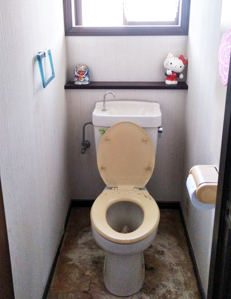 長く使われたトイレは古さが目立ってきており、水漏れもありました。